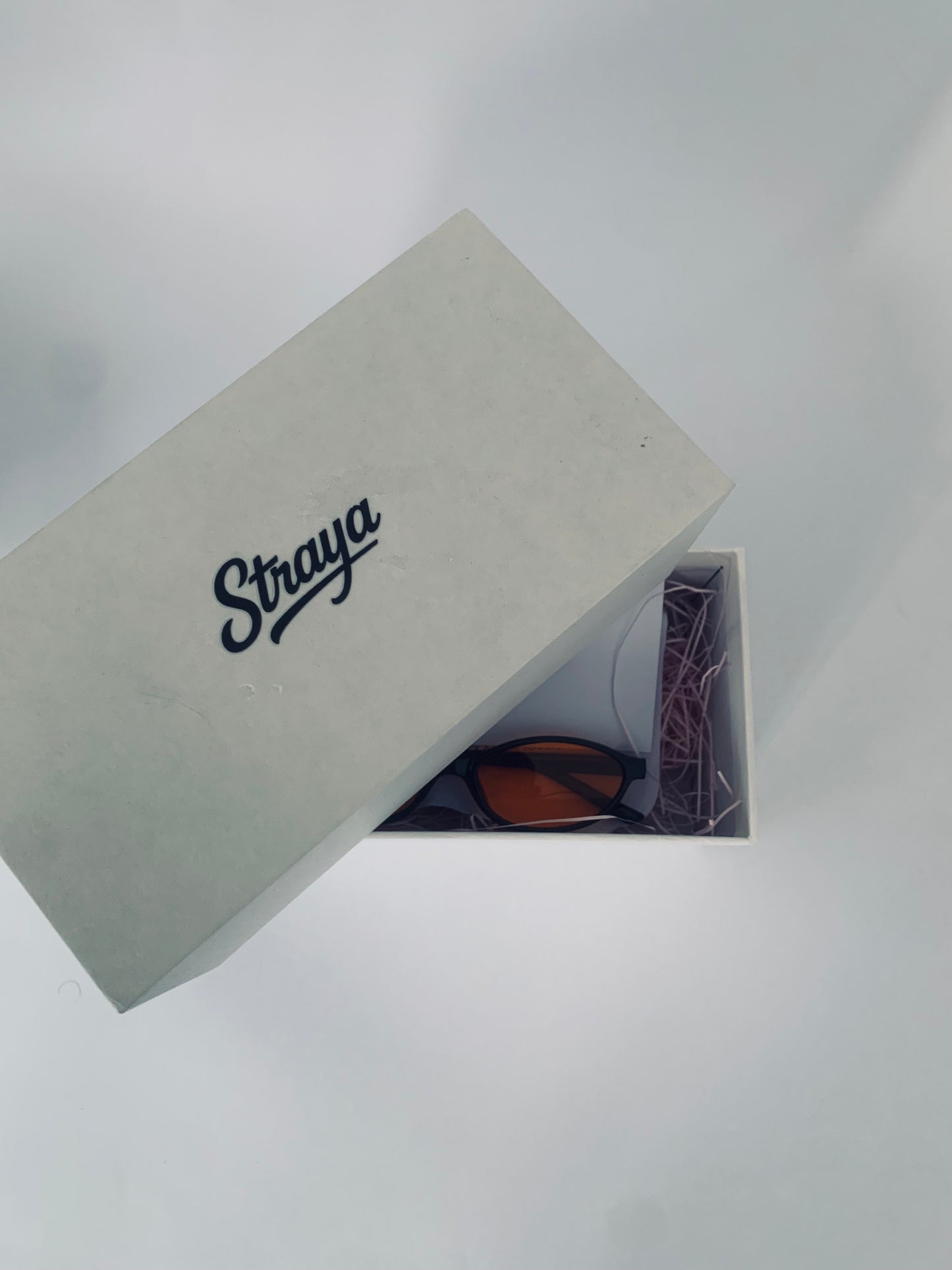 WOMAN SUNGLASES CASE