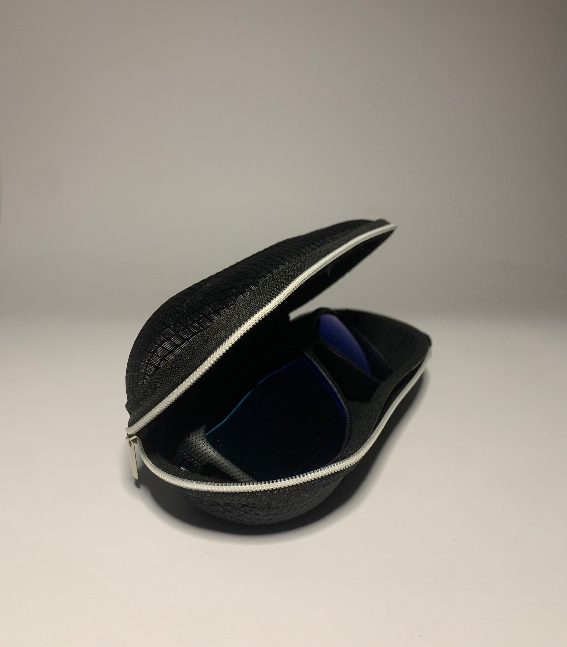 ECLIPSE - ONYX BLACK SUNNIE CASE - STRAYA Case