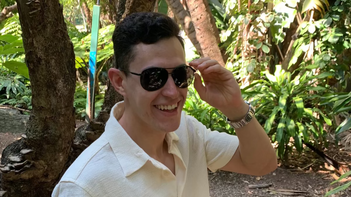 Explore STRAYA’s sunglasses for men. Premium, polarized sunnies built for style and performance. Aviator, Wayfarer, and Square frames inspired by the Australian lifestyle.